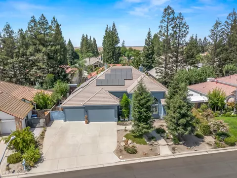 152 W Peace River Dr, Fresno, CA 93711