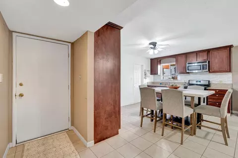 Entry Way - 605 Stanley St, Exeter, CA 93221 photo 1 of 1