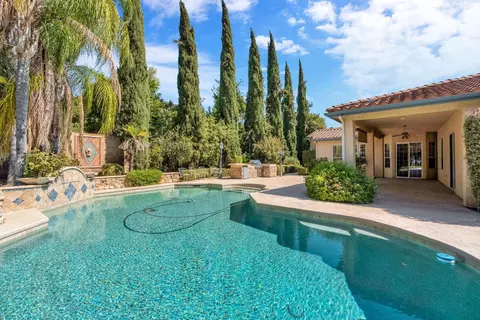 Exterior - 1165 N Fairfax Ave, Clovis, CA 93611 photo 4 of 10