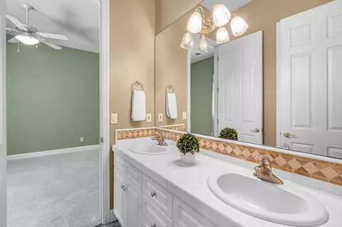 Bath - 1165 N Fairfax Ave, Clovis, CA 93611 photo 4 of 5