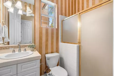 Bath - 1165 N Fairfax Ave, Clovis, CA 93611 photo 3 of 5