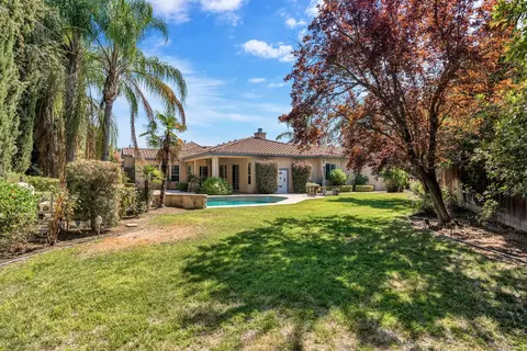 Exterior - 1165 N Fairfax Ave, Clovis, CA 93611 photo 7 of 10