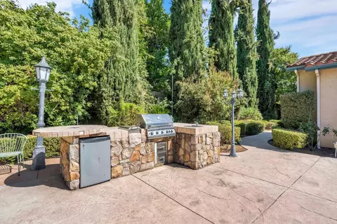 Exterior - 1165 N Fairfax Ave, Clovis, CA 93611 photo 6 of 10