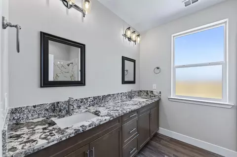 Bath - 16298 W David Ave, Kerman, CA 93630 photo 1 of 2