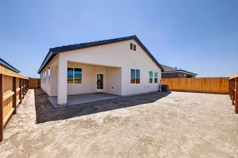 Exterior - 16298 W David Ave, Kerman, CA 93630 photo 3 of 4