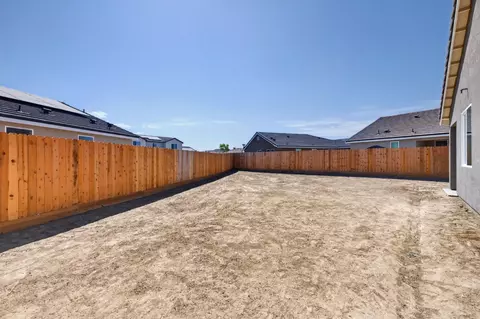 Exterior - 16153 W Sunset Ave, Kerman, CA 93630 photo 5 of 5