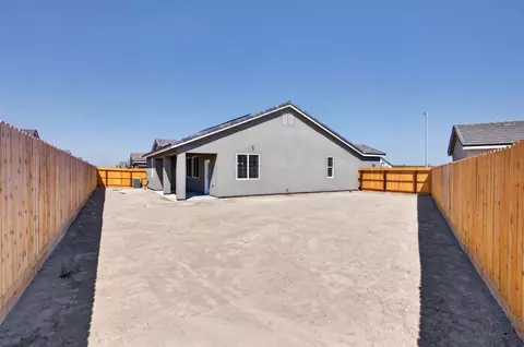 Exterior - 16153 W Sunset Ave, Kerman, CA 93630 photo 4 of 5