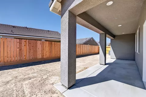 Exterior - 16153 W Sunset Ave, Kerman, CA 93630 photo 2 of 5
