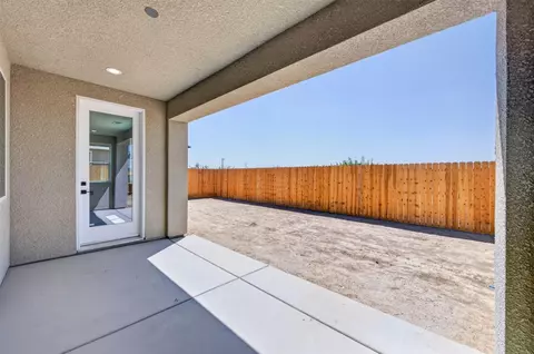Exterior - 429 S Barcus Ave, Kerman, CA 93630 photo 3 of 6