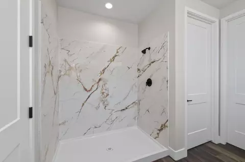 Bath - 429 S Barcus Ave, Kerman, CA 93630 photo 1 of 3