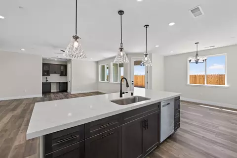 Kitchen - 429 S Barcus Ave, Kerman, CA 93630 photo 4 of 4