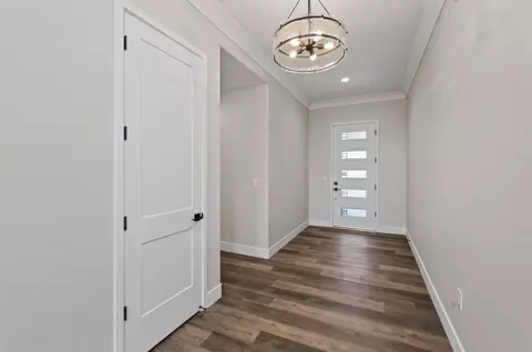 Entry Way - 429 S Barcus Ave, Kerman, CA 93630 photo 1 of 1