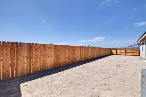 Exterior - 429 S Barcus Ave, Kerman, CA 93630 photo 4 of 6