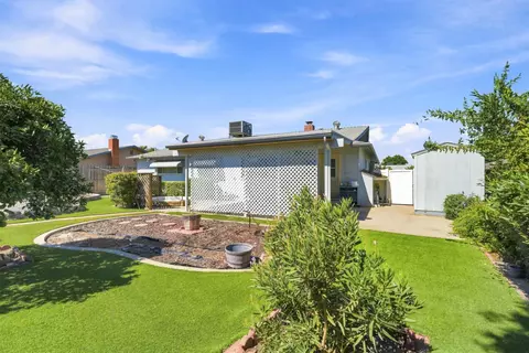 Exterior - 46 S Olive St, Lemoore, CA 93245 photo 7 of 9