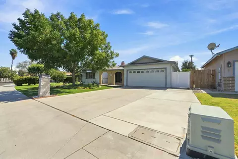 Exterior - 46 S Olive St, Lemoore, CA 93245 photo 3 of 9