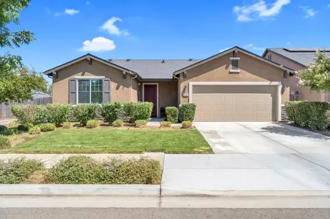 2493 Lindquist St, Kingsburg, CA 93631
