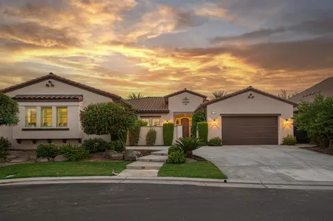 11853 N Ridgeway Dr, Fresno, CA 93730