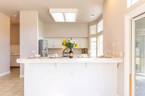 Kitchen - 950 Laguna Dr, Lemoore, CA 93245 photo 5 of 5