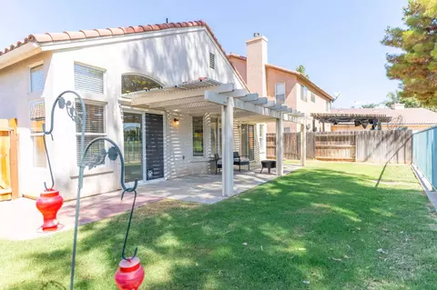 Exterior - 950 Laguna Dr, Lemoore, CA 93245 photo 5 of 8