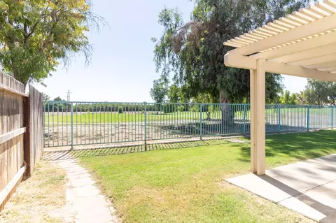 Exterior - 950 Laguna Dr, Lemoore, CA 93245 photo 6 of 8