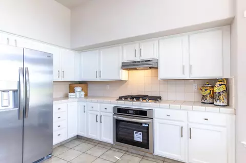 Kitchen - 950 Laguna Dr, Lemoore, CA 93245 photo 3 of 5