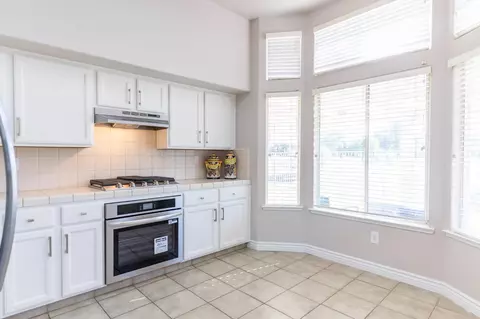 Kitchen - 950 Laguna Dr, Lemoore, CA 93245 photo 1 of 5