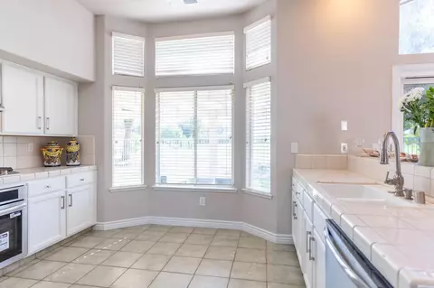 Kitchen - 950 Laguna Dr, Lemoore, CA 93245 photo 2 of 5