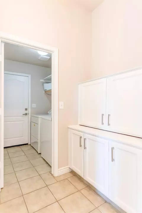 Other - 950 Laguna Dr, Lemoore, CA 93245 photo 3 of 10