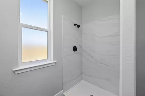 Bath - 16308 W David Ave, Kerman, CA 93630 photo 2 of 4