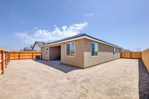 Exterior - 16308 W David Ave, Kerman, CA 93630 photo 3 of 4