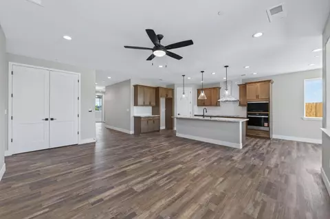 Living - 16308 W David Ave, Kerman, CA 93630 photo 1 of 3
