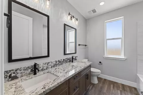 Bath - 16308 W David Ave, Kerman, CA 93630 photo 3 of 4