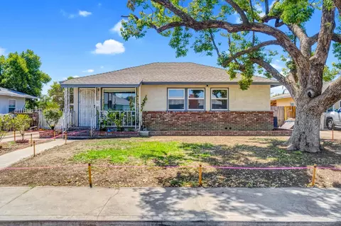 4002 Kenmore Dr N, Fresno, CA 93703