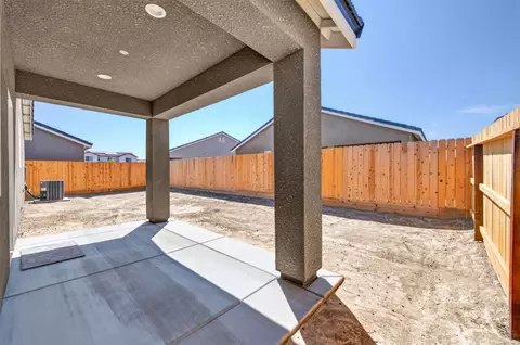 Exterior - 16163 W Sunset Ave, Kerman, CA 93630 photo 5 of 7