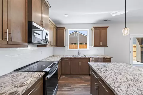 Kitchen - 16163 W Sunset Ave, Kerman, CA 93630 photo 3 of 4
