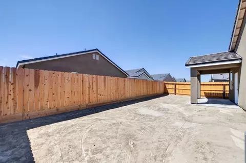 Exterior - 16163 W Sunset Ave, Kerman, CA 93630 photo 6 of 7