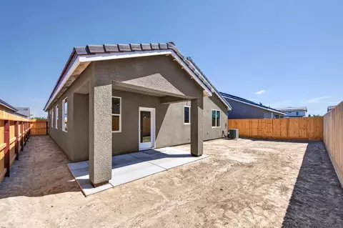 Exterior - 16163 W Sunset Ave, Kerman, CA 93630 photo 4 of 7