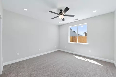 Bedroom - 16163 W Sunset Ave, Kerman, CA 93630 photo 2 of 4