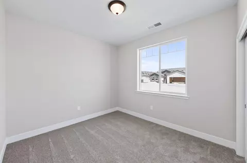 Bedroom - 16163 W Sunset Ave, Kerman, CA 93630 photo 3 of 4