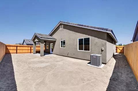 Exterior - 16163 W Sunset Ave, Kerman, CA 93630 photo 7 of 7