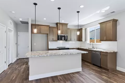 Kitchen - 16163 W Sunset Ave, Kerman, CA 93630 photo 2 of 4
