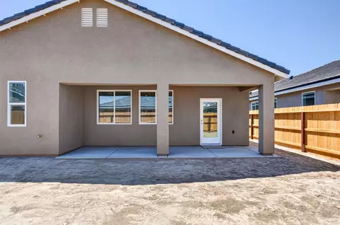 Exterior - 16270 W David Ave, Kerman, CA 93630 photo 3 of 6