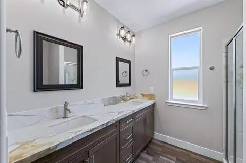 Bath - 16270 W David Ave, Kerman, CA 93630 photo 1 of 4