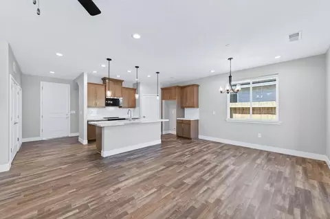 Living - 16270 W David Ave, Kerman, CA 93630 photo 4 of 6