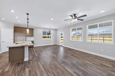 Living - 16270 W David Ave, Kerman, CA 93630 photo 2 of 6