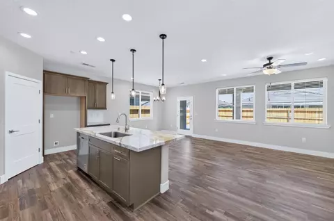 Living - 16270 W David Ave, Kerman, CA 93630 photo 1 of 6