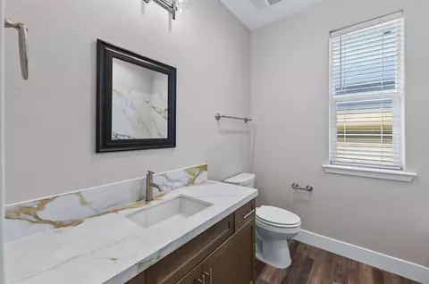 Bath - 16270 W David Ave, Kerman, CA 93630 photo 3 of 4