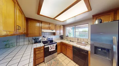 Kitchen - 2460 Sample Ave, Clovis, CA 93611 photo 4 of 4