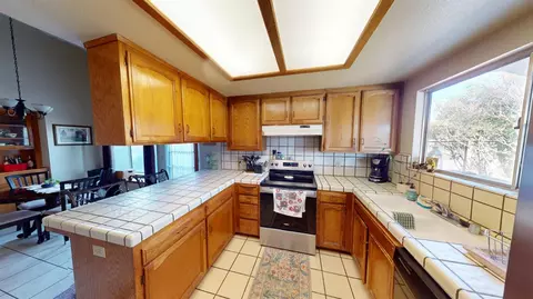 Kitchen - 2460 Sample Ave, Clovis, CA 93611 photo 3 of 4