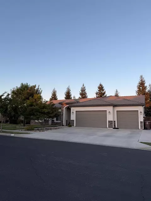 Exterior - 46 N Brehler Ave, Sanger, CA 93657 photo 4 of 5